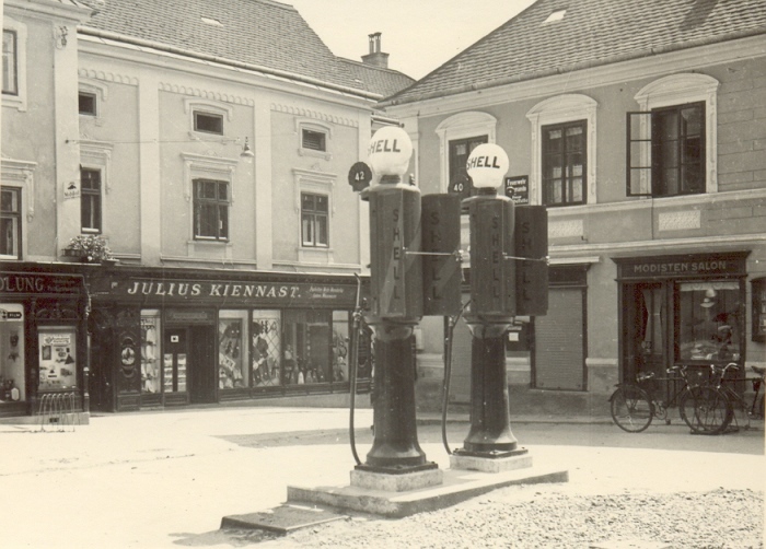 1940 - Tankstelle am Hauptplatz